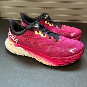 Hoka One One Arahi 6 Fushia Pink Women’s Size 9.5
